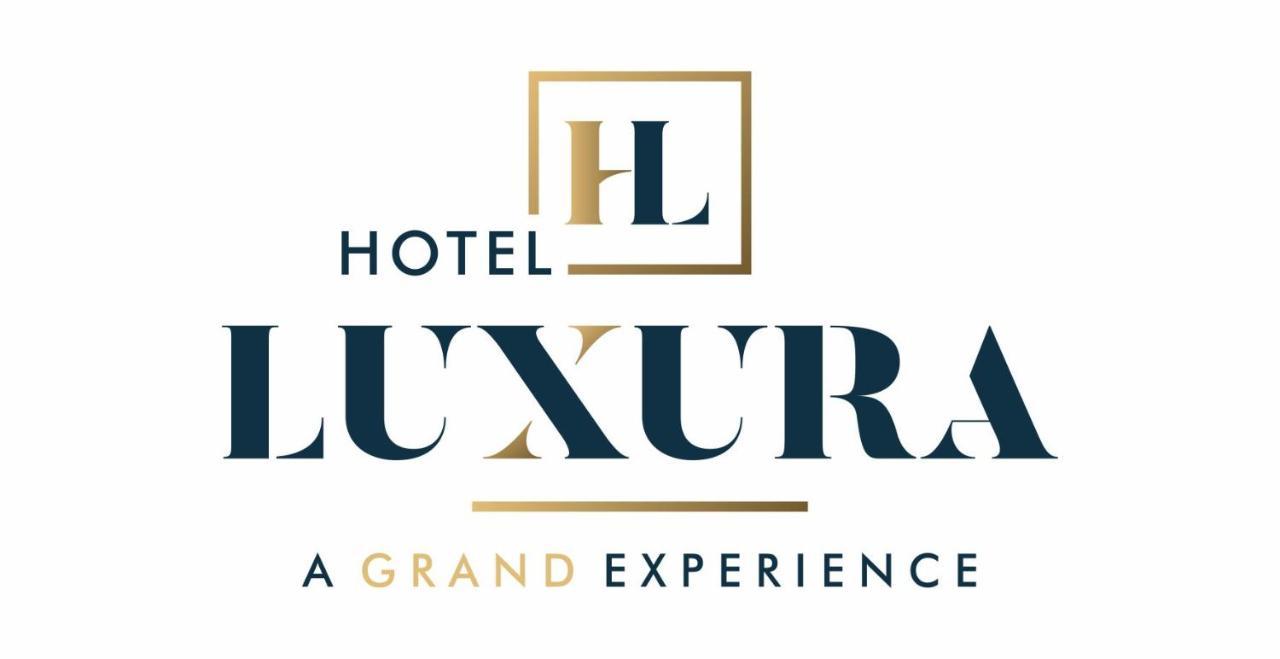 Hotel Luxura, Ahmedabad Buitenkant foto